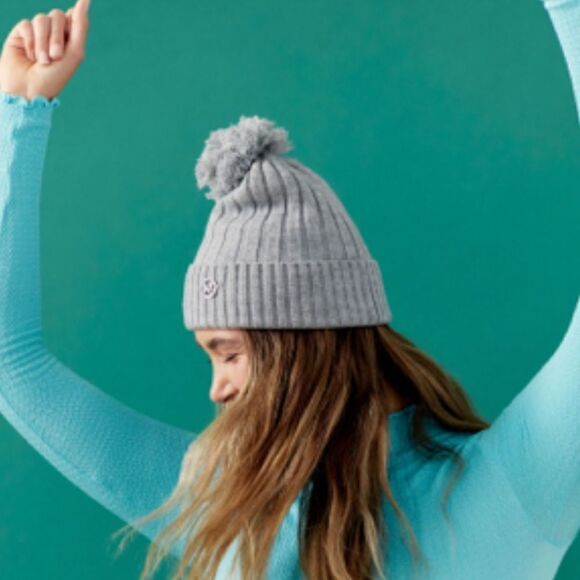 Michael Kors Pom Beanie - Picture 3 of 6